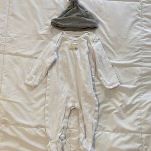 Burt’s Bees Baby - White Baby Onesie with Gray Hat